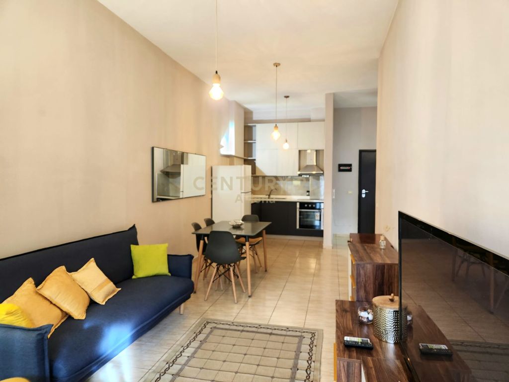 Apartament me Qira në Uji i Ftohtë, pranë Lungomare