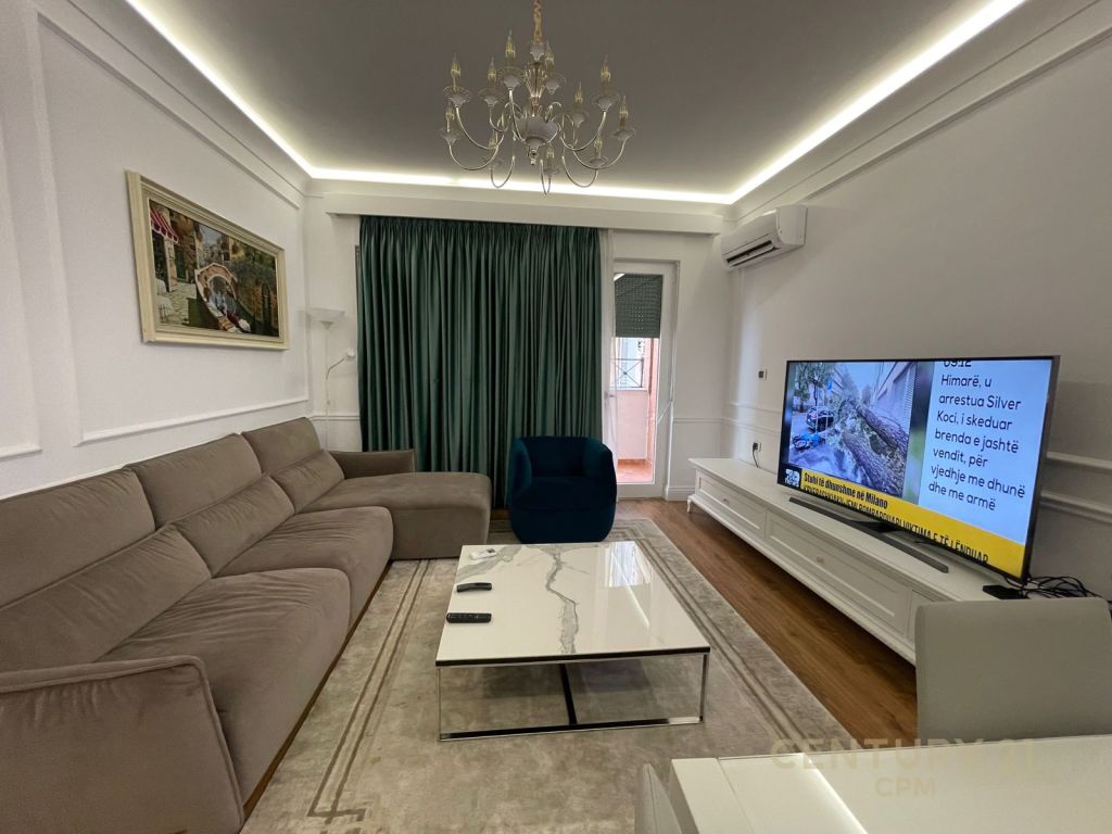 Apartament per shitje ne Bllok ! Century 21 Albania