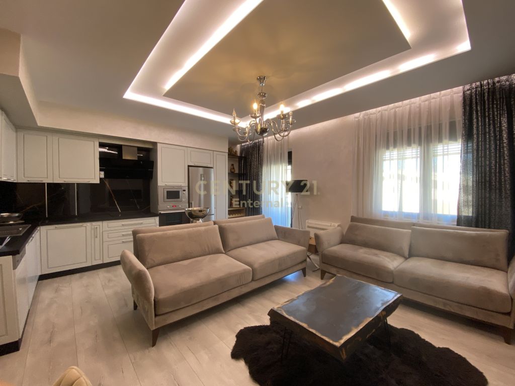Jepet me Qera Apartament 2+1+2 Poste Parkimi - Century 21 Albania