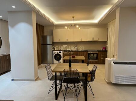 Jepet me qera apartament 3+1+2 ne Skele