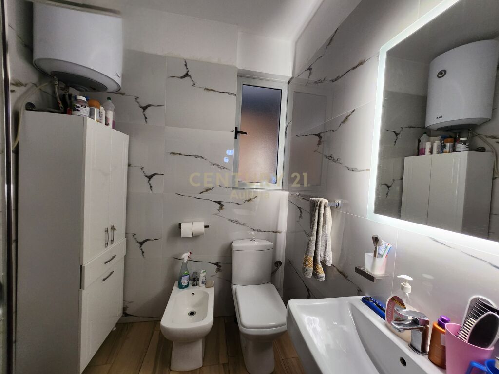 Apartament 2+1 për Shitje në Bulevardin Kryesor, Vlorë