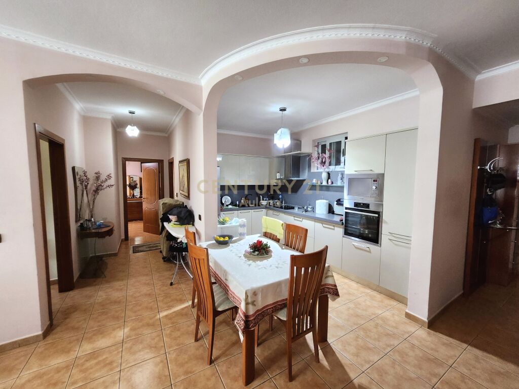 Apartament 2+1 për Shitje në Bulevardin Kryesor, Vlorë