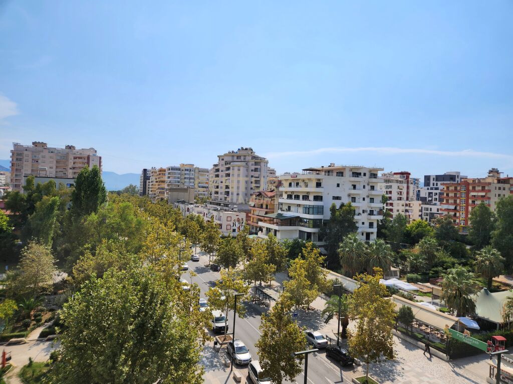 Apartament 2+1 për Shitje në Bulevardin Kryesor, Vlorë