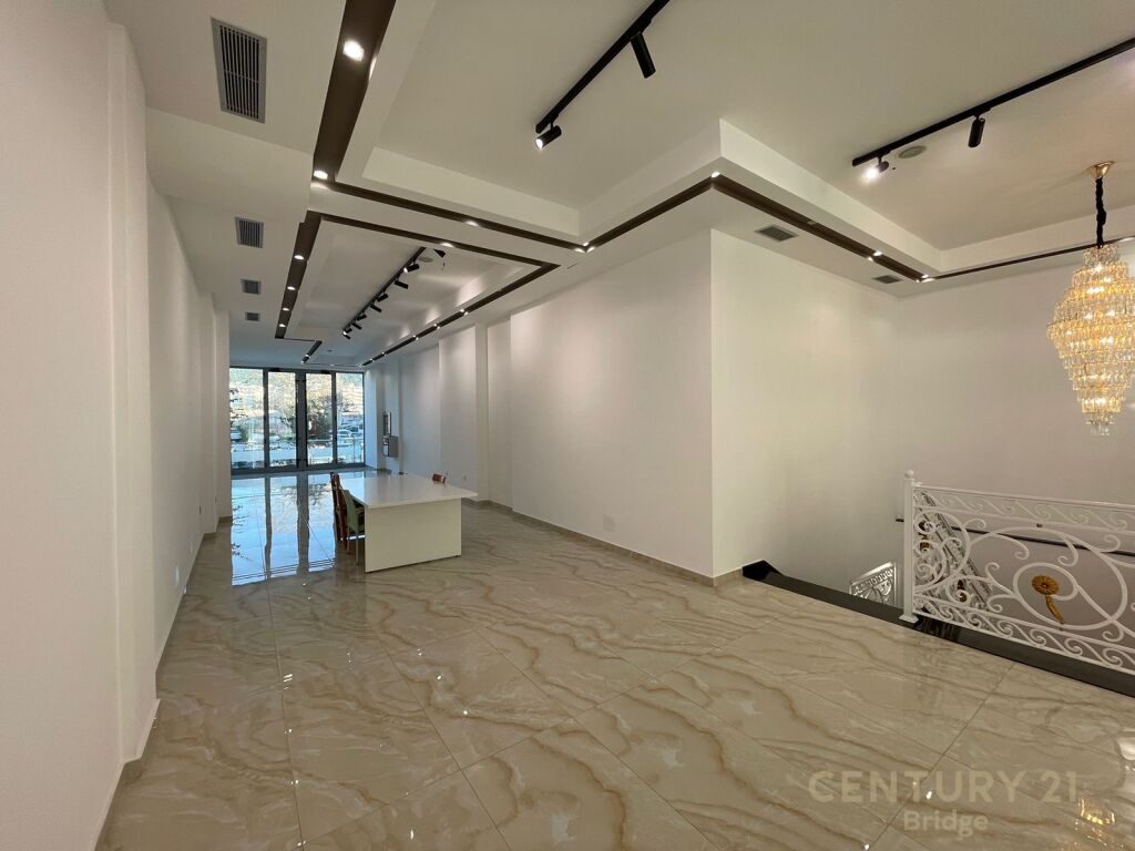 Showroom environment for rent on Vlore-Skele Boulevard, Vlore!