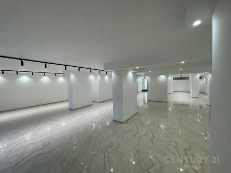 Showroom environment for rent on Vlore-Skele Boulevard, Vlore!