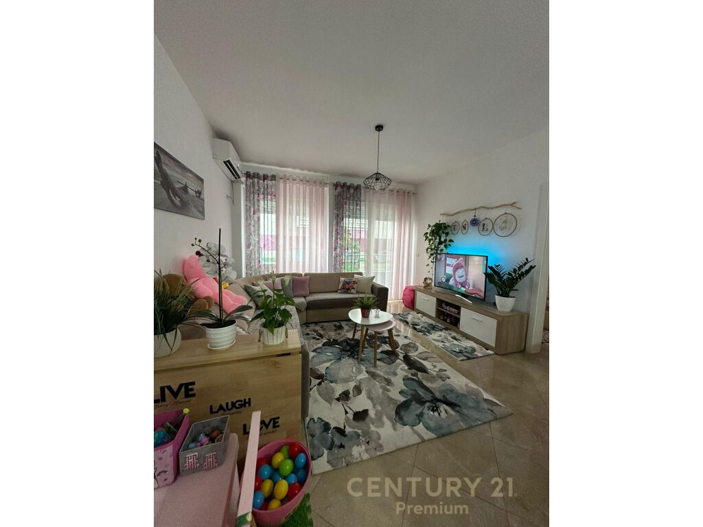 APARTAMENT 1+1 PER SHITJE TEK KOPSHTI BOTANIK. Century 21 Albania