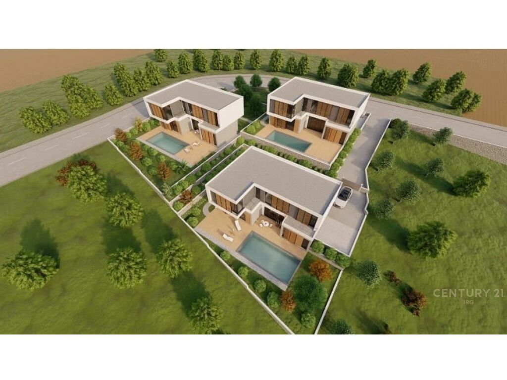 INDIVIDUAL VILLA WITH POOL IN PEACEFUL NATURE!