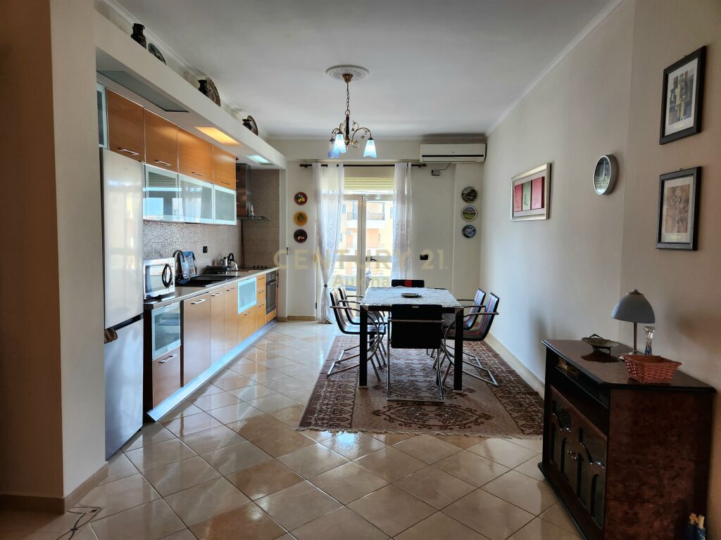 APARTAMENT 2+1 NE SHITJE PRANE LUNGOMARE 1