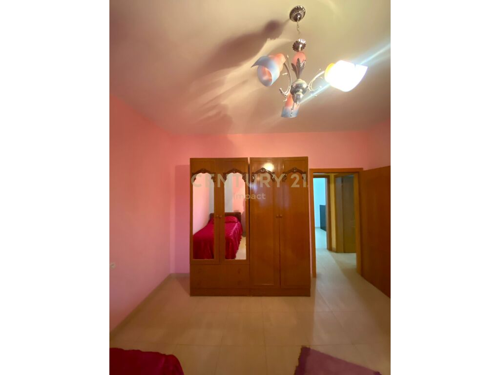 2+1+2 apartment for sale in Institut Kamëz!