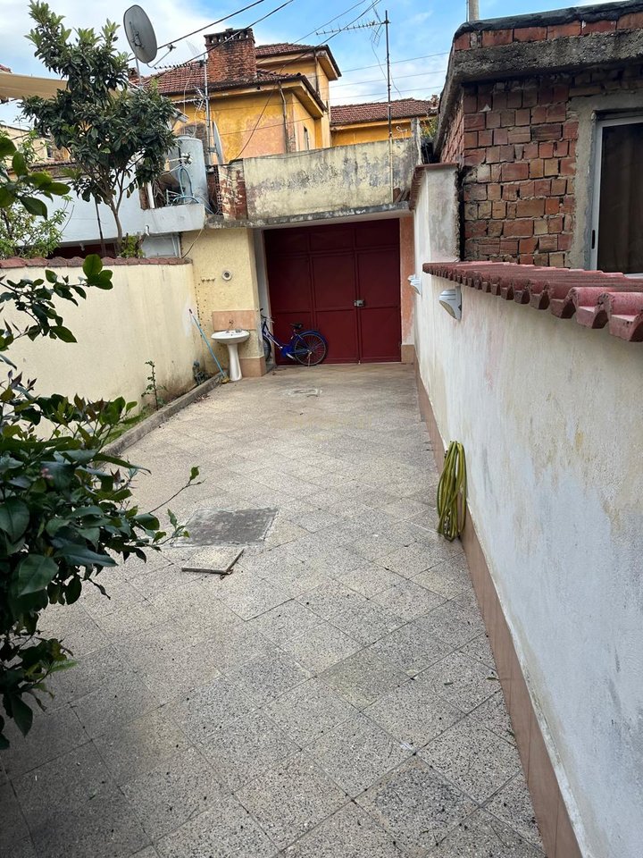 3+2 Villa For Rent in Fortuzi Street, Tirana