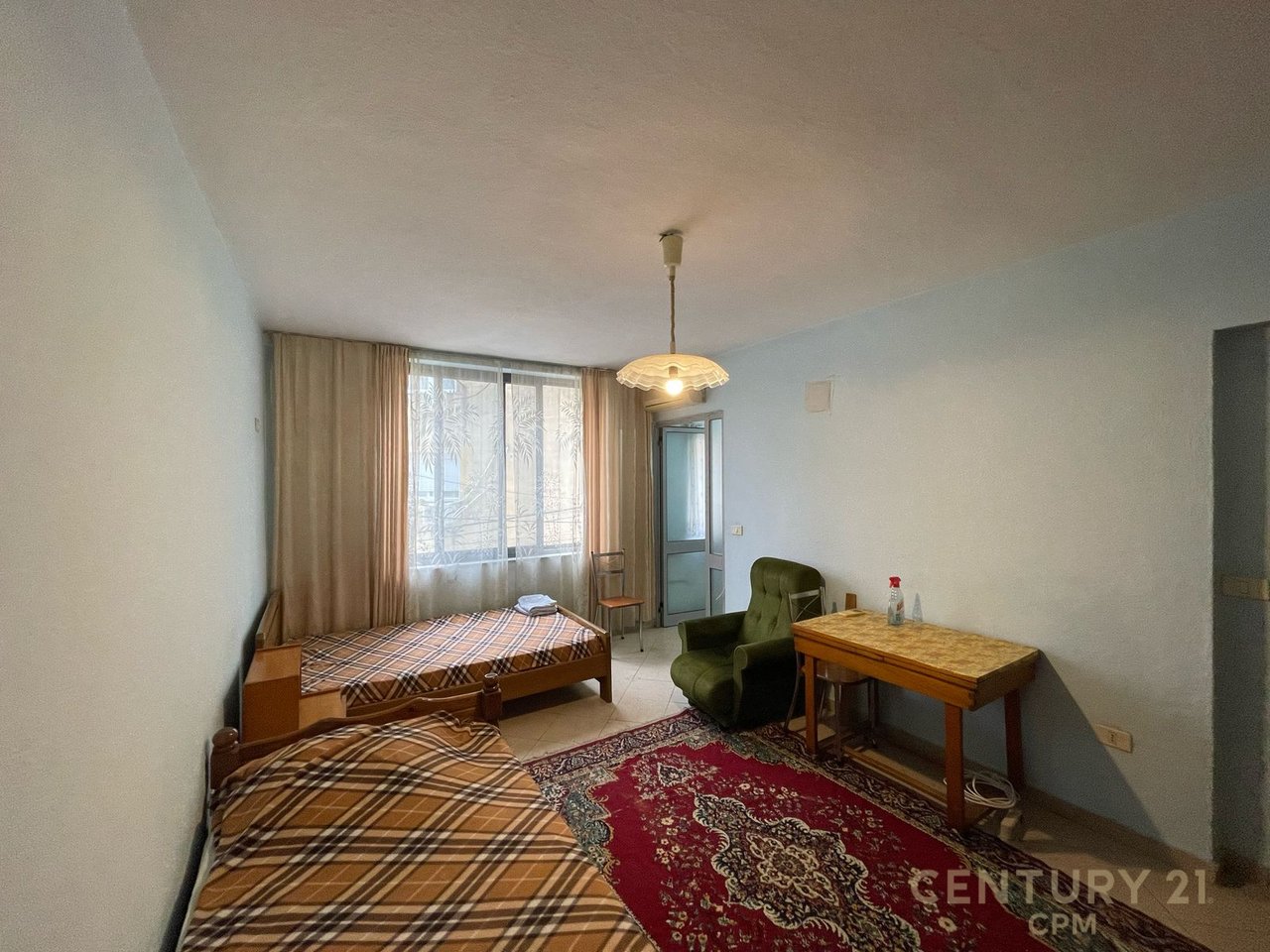 Studio Me Qira tek Tregu Elektrik, Tirane