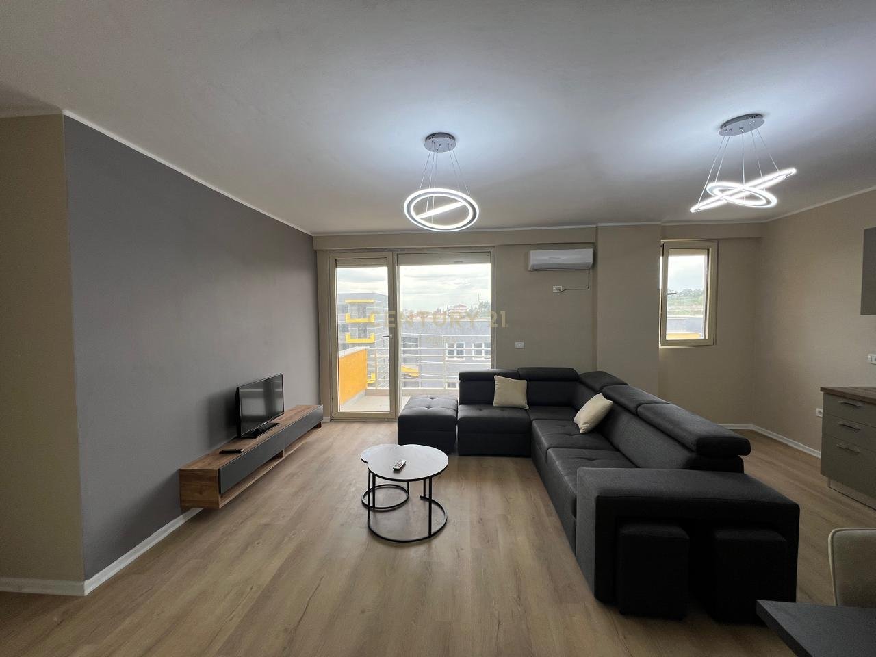 jepet apartament 2+1+2+ post parkimi tek pallatet e Tom Doshit Shkoze