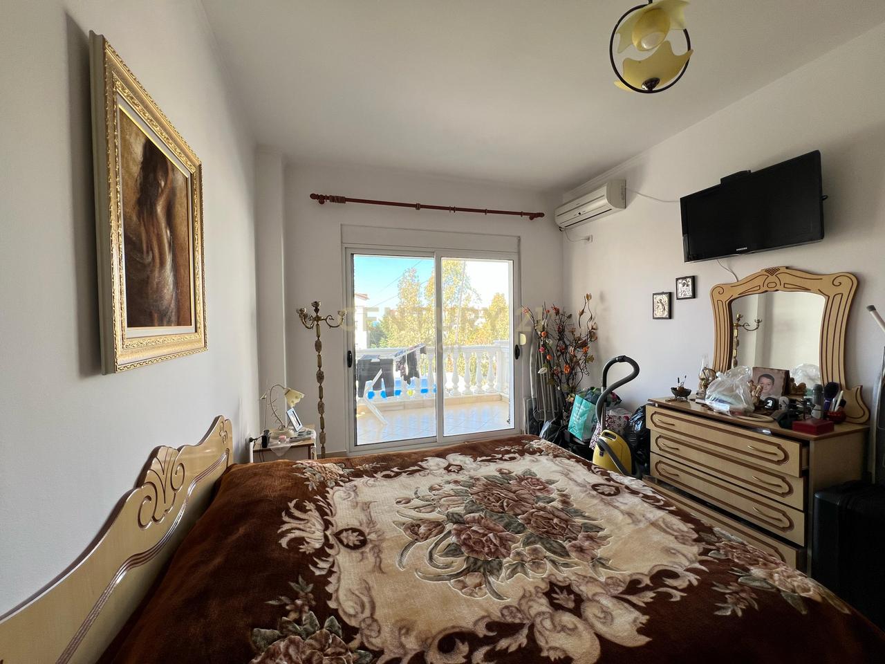 Shitet Apartament 1+1+Post Parkimi, Prane Flower, Golem !
