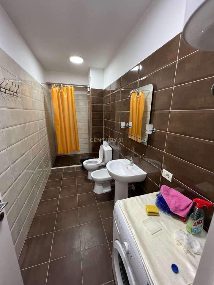 Apartament 2+1 për Qira në Komuna e Parisit, Tiranë