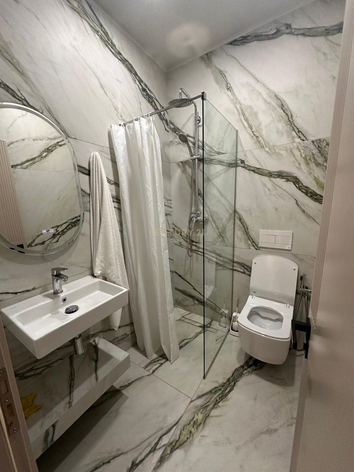 !!!APARTAMENT DUPLEX ME QERA NE VLORE, NE ISH KOMBINAT!!!