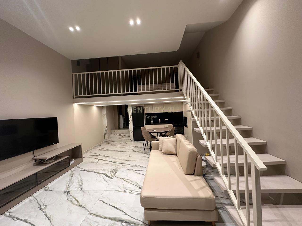 !!!APARTAMENT DUPLEX ME QERA NE VLORE, NE ISH KOMBINAT!!!