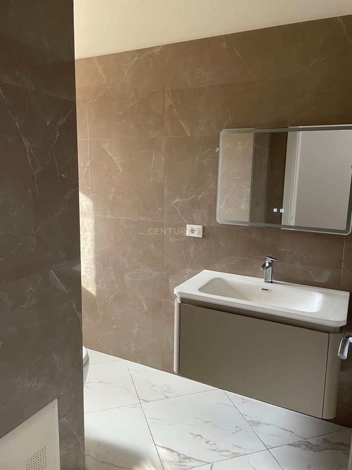 APARTAMENT LUKSOZ 2+1+2 PER QIRA, PAMJE TOTALE DETI NE UJE TE FTOHTE ,VLORE !