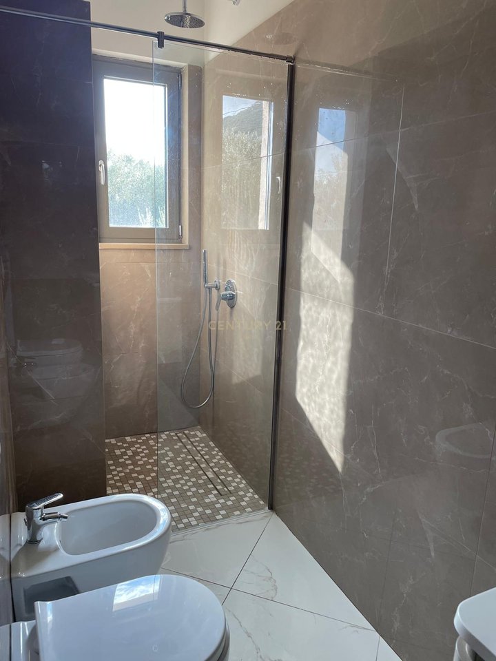APARTAMENT LUKSOZ 2+1+2 PER QIRA, PAMJE TOTALE DETI NE UJE TE FTOHTE ,VLORE !