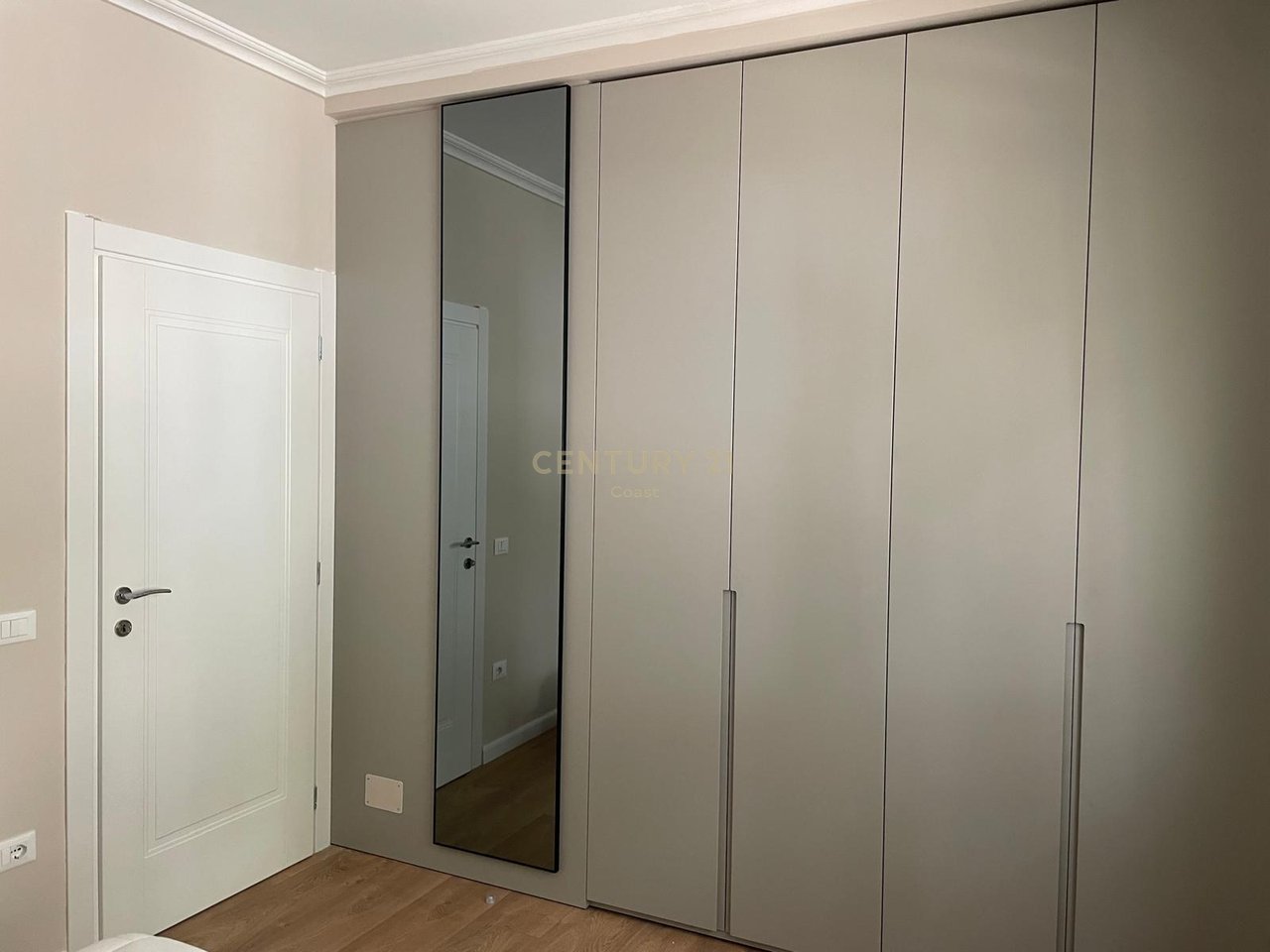 APARTAMENT LUKSOZ 2+1+2 PER QIRA, PAMJE TOTALE DETI NE UJE TE FTOHTE ,VLORE !