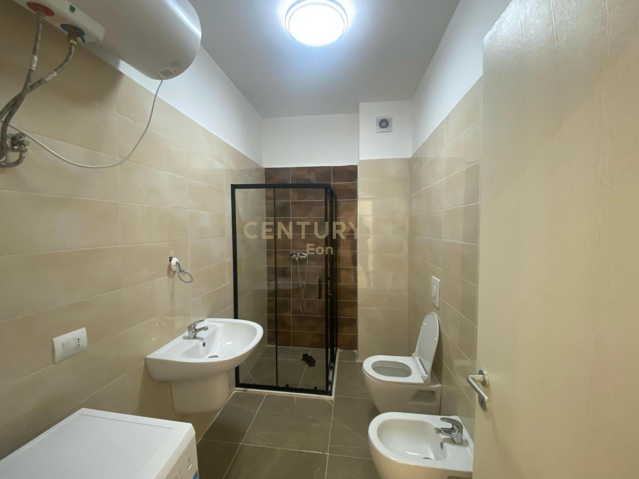 Apartament 2+1 tek  Rruga e re e Portit, Durrës !!