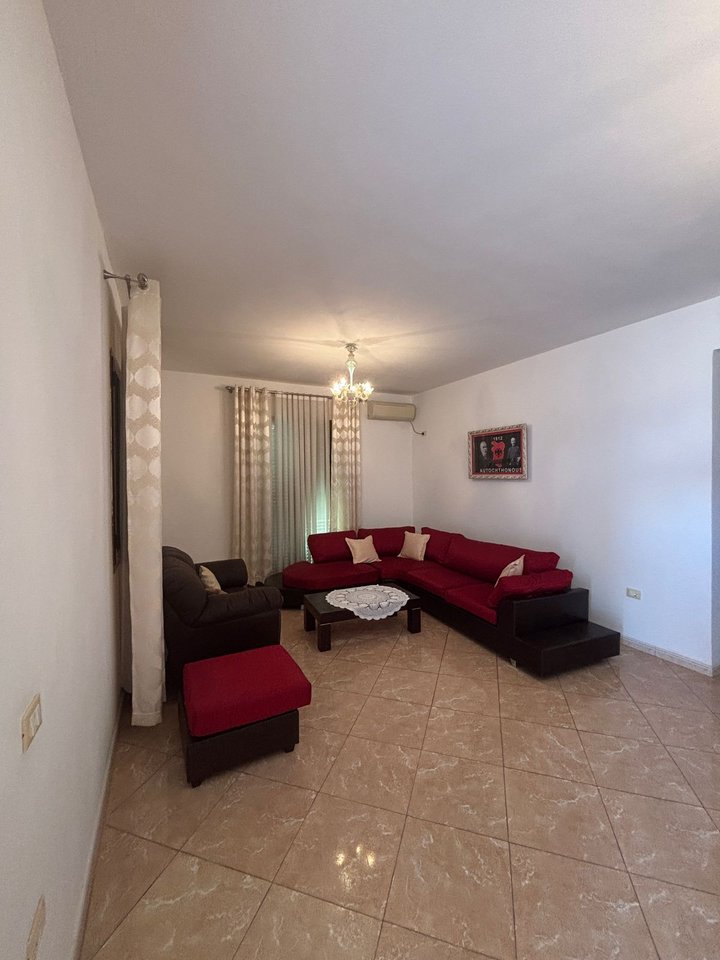 WE ARE RENTING THE 3RD FLOOR OF A PRIVATE BUILDING, ON NEW STREET!