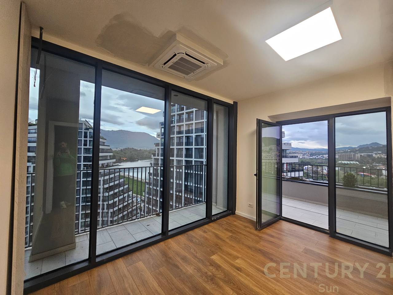 OFFICE FOR RENT IN LAKE VIEW RESIDENCES