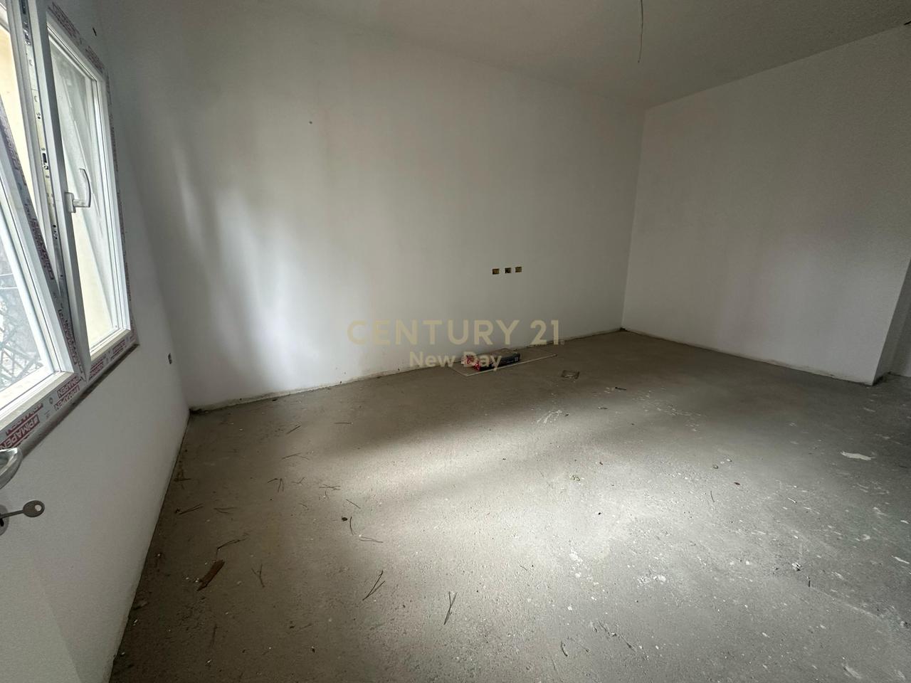 1+1 Apartment For Sale in Mali i Robit, Durrës