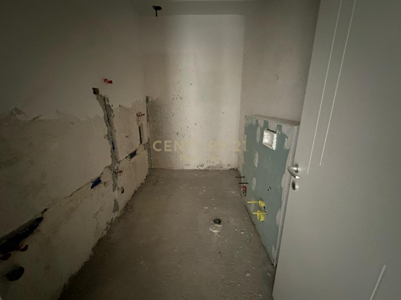 1+1 Apartment For Sale in Mali i Robit, Durrës