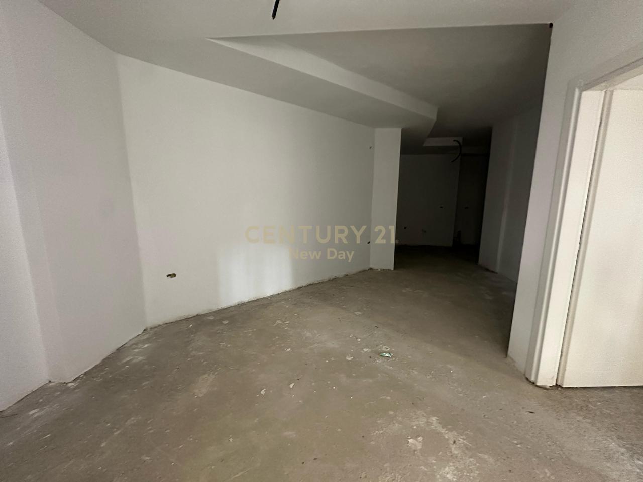 1+1 Apartment For Sale in Mali i Robit, Durrës