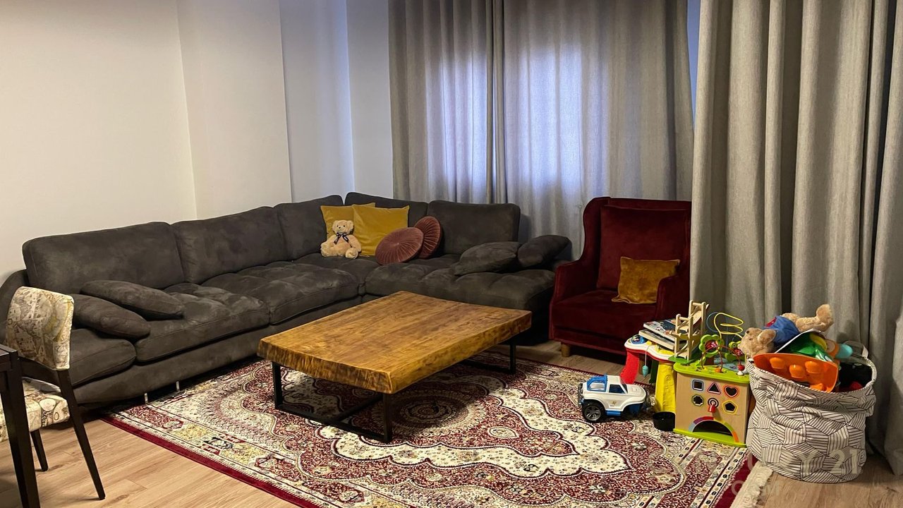 Japim me qira apartament 2+1+2 tek Komuna e Parisit!