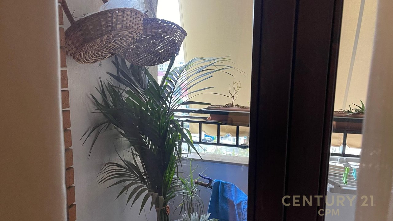 Japim me qira apartament 2+1+2 tek Komuna e Parisit!