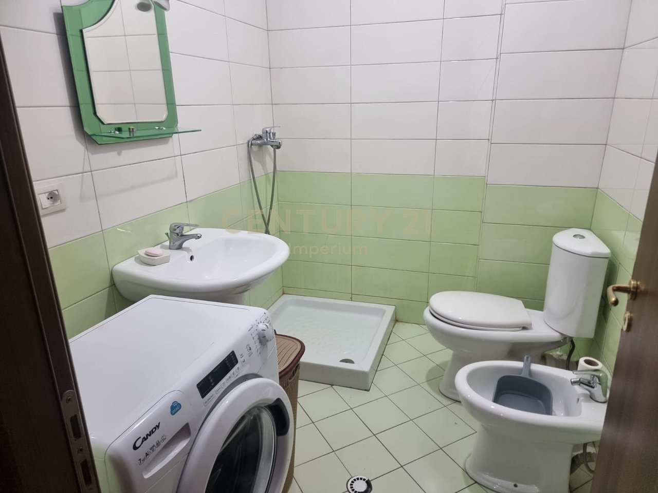 APARTAMENT 1+1 ME QIRA TEK KODRA E DIELLIT pran fondacionit ELEONORA !