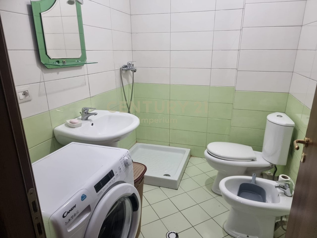 APARTAMENT 1+1 ME QIRA TEK KODRA E DIELLIT pran fondacionit ELEONORA !