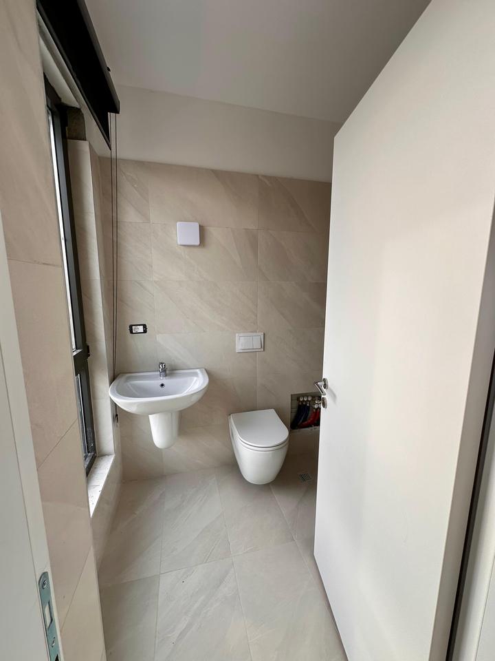 Duplex for sale with two parking spaces – New Boulevard!!