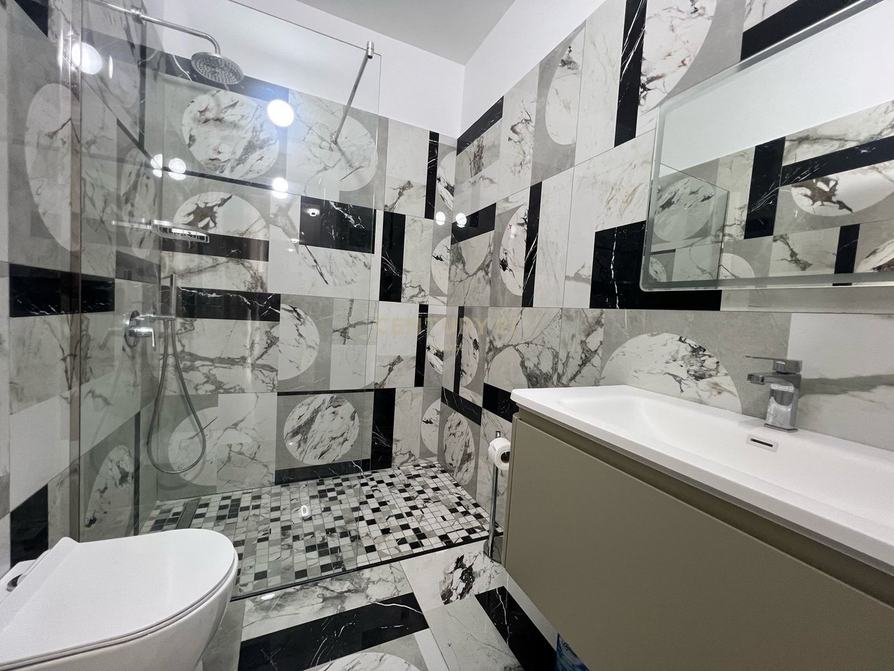 LUXURY APARTMENT 2+1+2 FOR RENT, TOTAL SEA VIEW IN COLD WATER, VLORA!