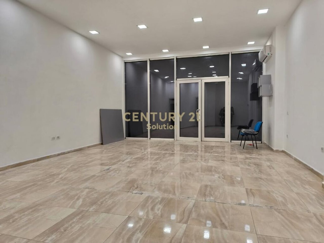 COMMERCIAL UNIT 102M2 FOR SALE IN ALI DEMI!