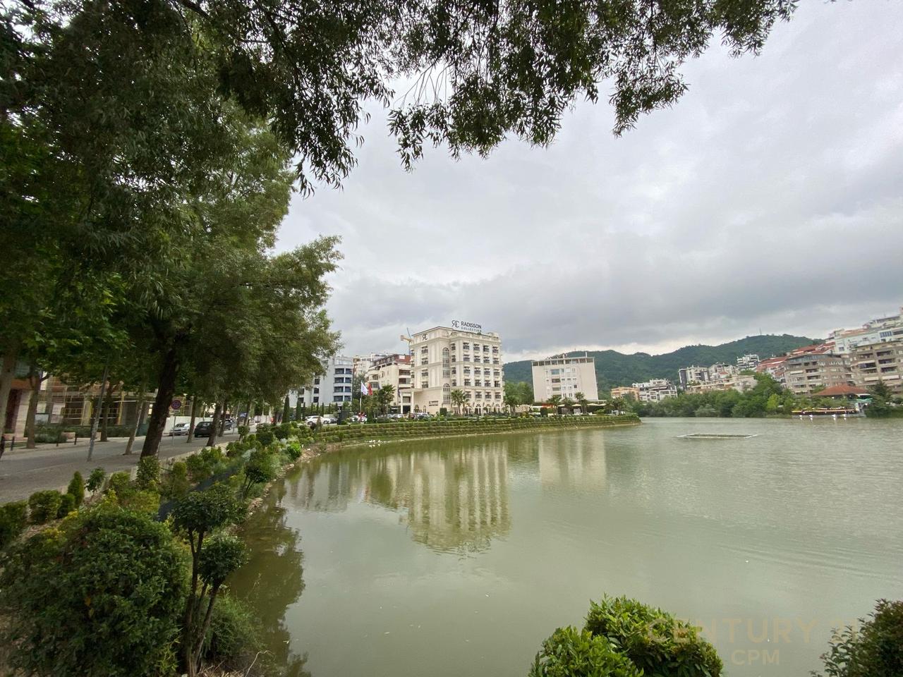 Commercial premises for rent near the Dry Lake, close to Radisson Hotel