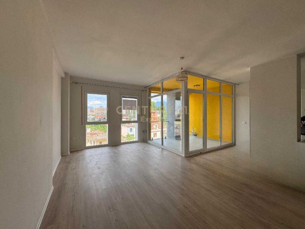 We are renting a 2+1+2 apartment at the end of New Boulevard!