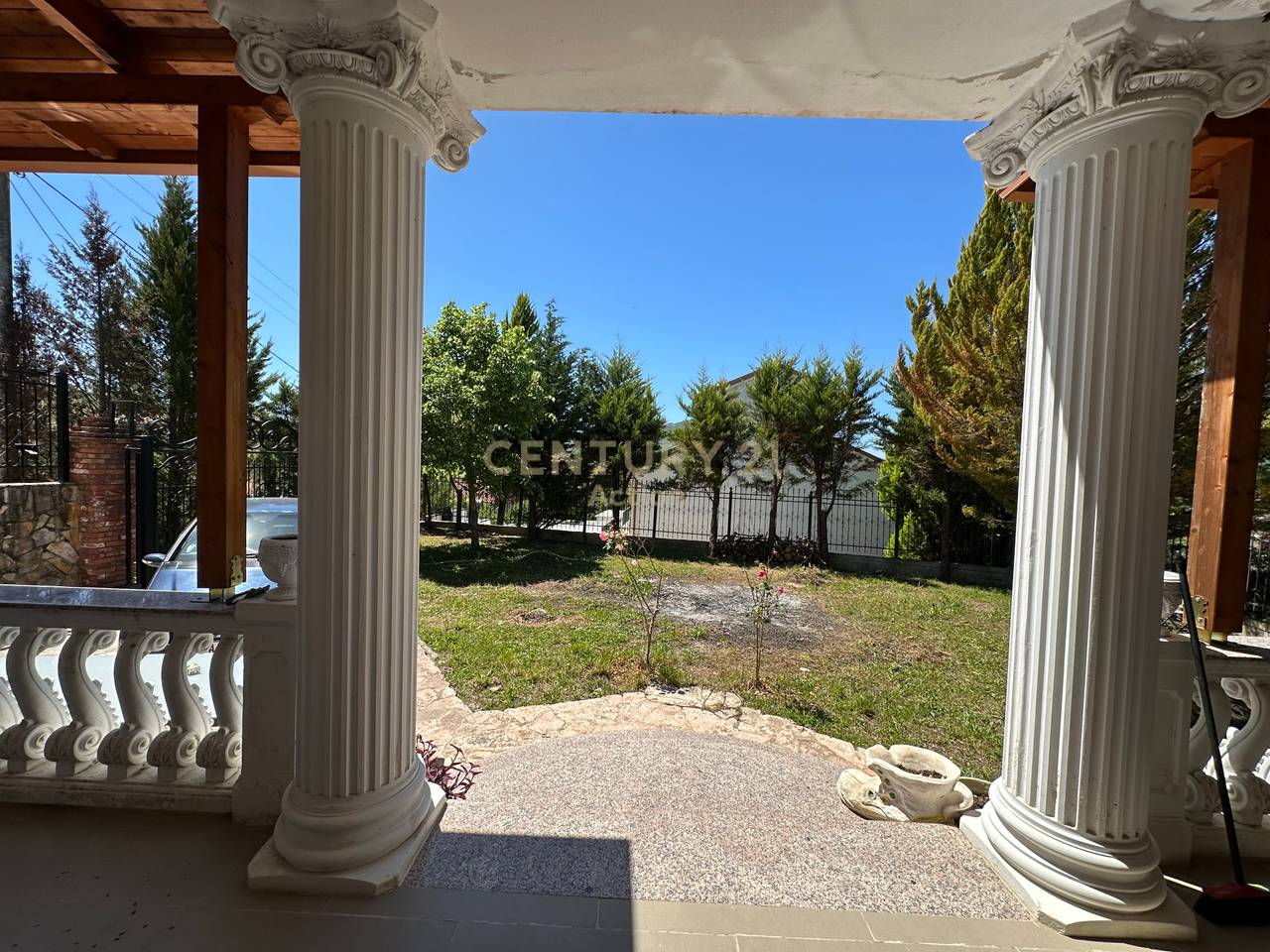 Luxury villa for rent in Peze te Bujtina Kuqe.