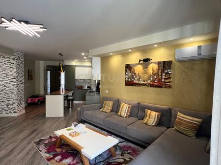 SHITET  APARTAMENT 3+1+1 AFER VILES SE ZOGUT!