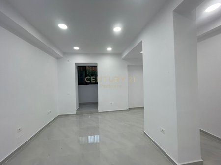 COMMERCIAL SPACE FOR RENT AT THE "21 DHJETORI" CROSSROAD