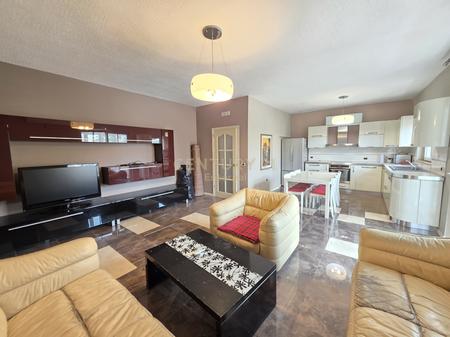 Shitet Apartament 2+1+2 ne Bllok tek Tribeca.