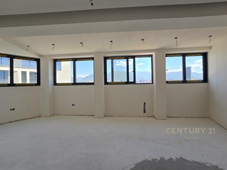 Apartment 2+1+2 for sale on Durrës Street!!