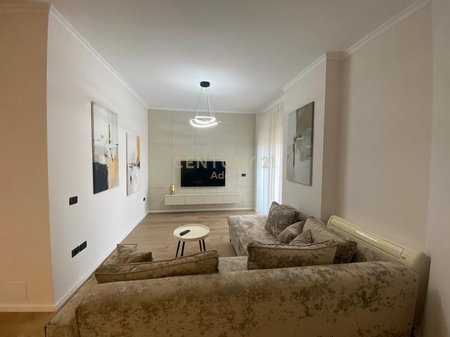 Jepet me qira apartament modern tek Rruga e Kosovareve!