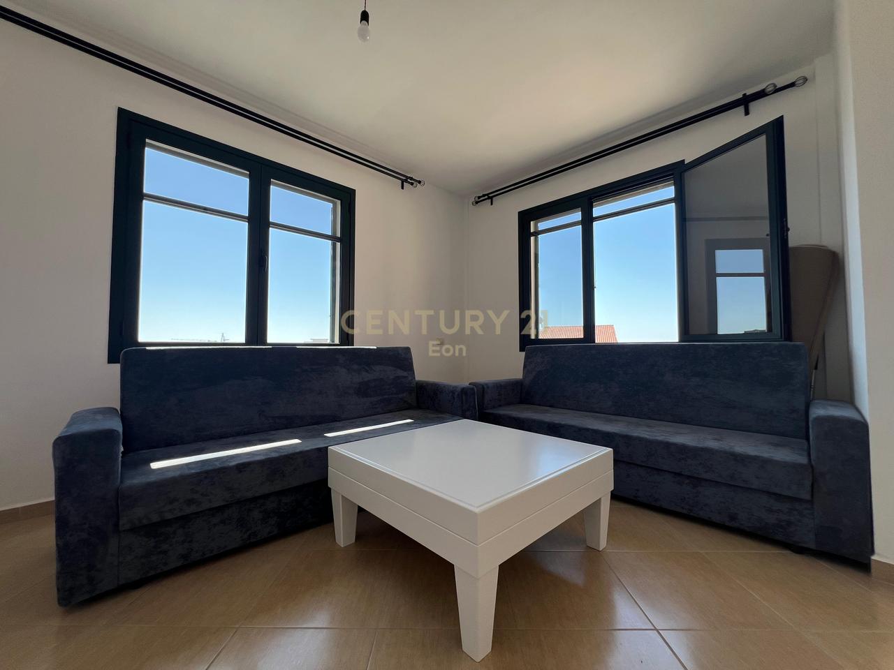 Jepet me qira afatgjatë apartament 2+1 në Golem!