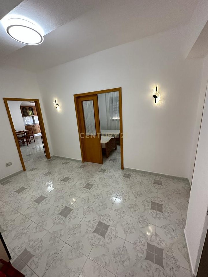 IN AFFITTO APPARTAMENTO 2+1 VICINO AL MUSEO DI DURRËS!