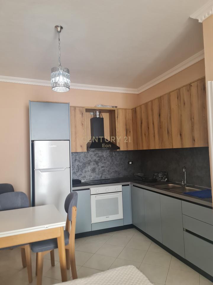 Appartamento 1+1 in vendita a 30m dal mare con garage a Qerret!