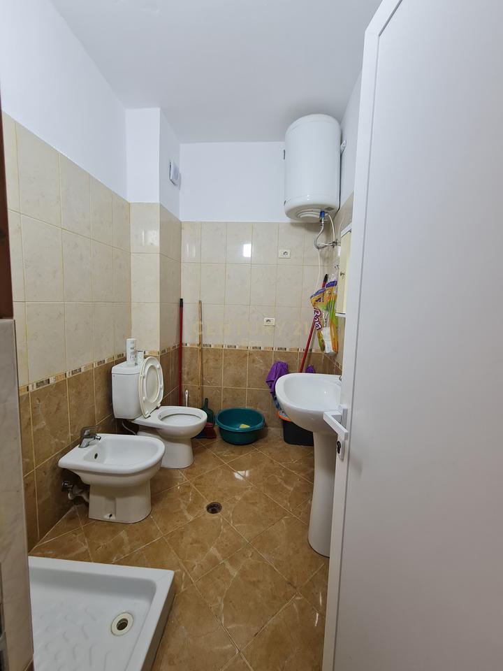 Appartamento 1+1 in vendita a 30m dal mare con garage a Qerret!
