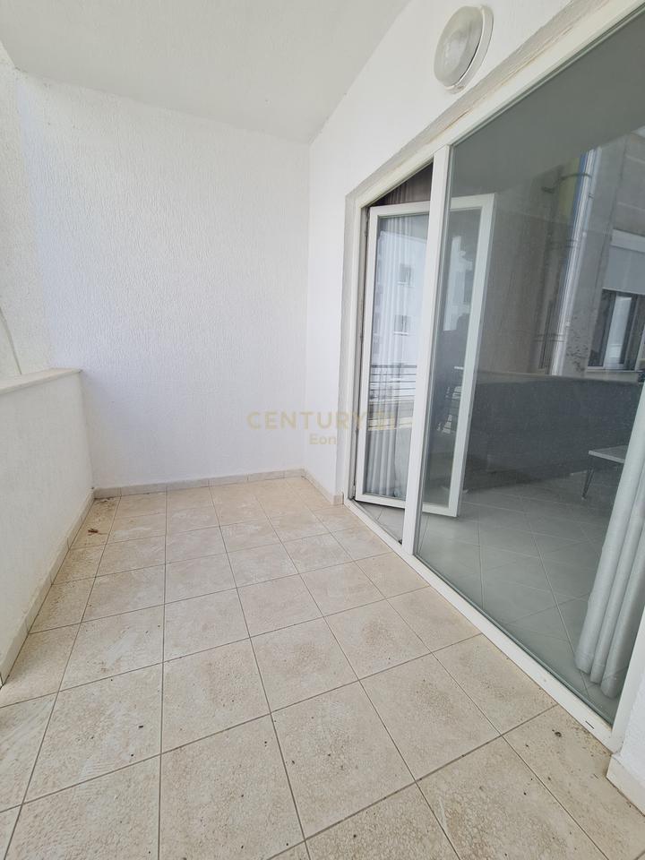 Appartamento 1+1 in vendita a 30m dal mare con garage a Qerret!