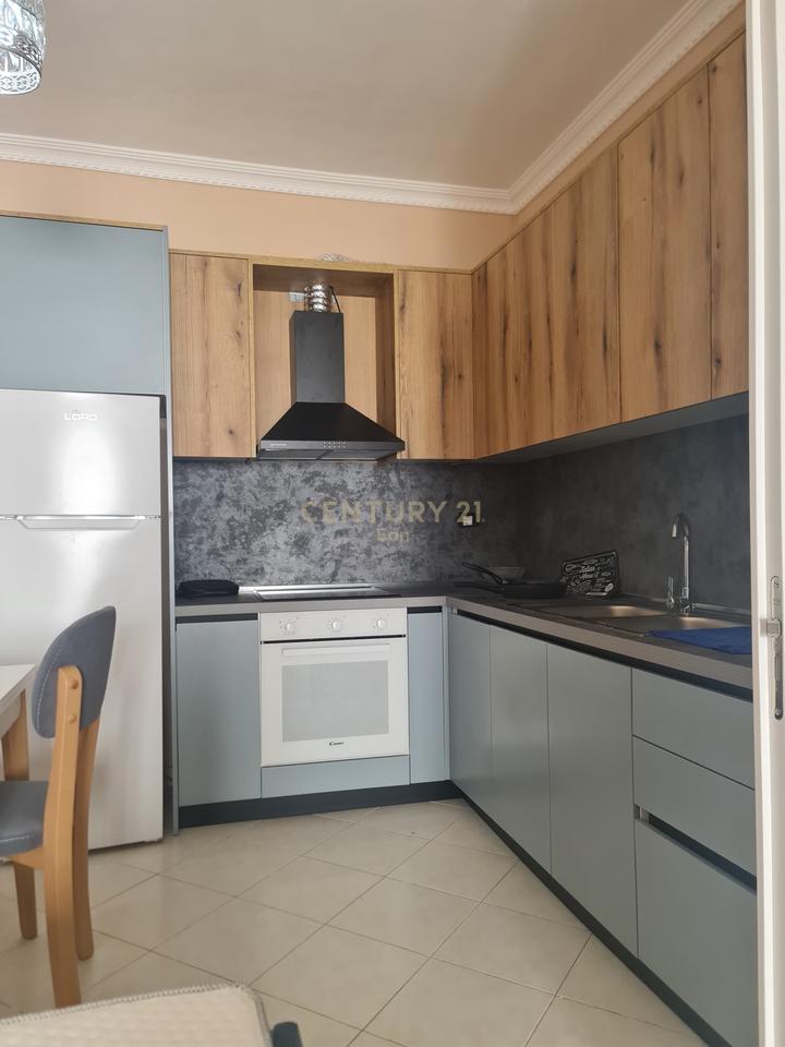 Appartamento 1+1 in vendita a 30m dal mare con garage a Qerret!